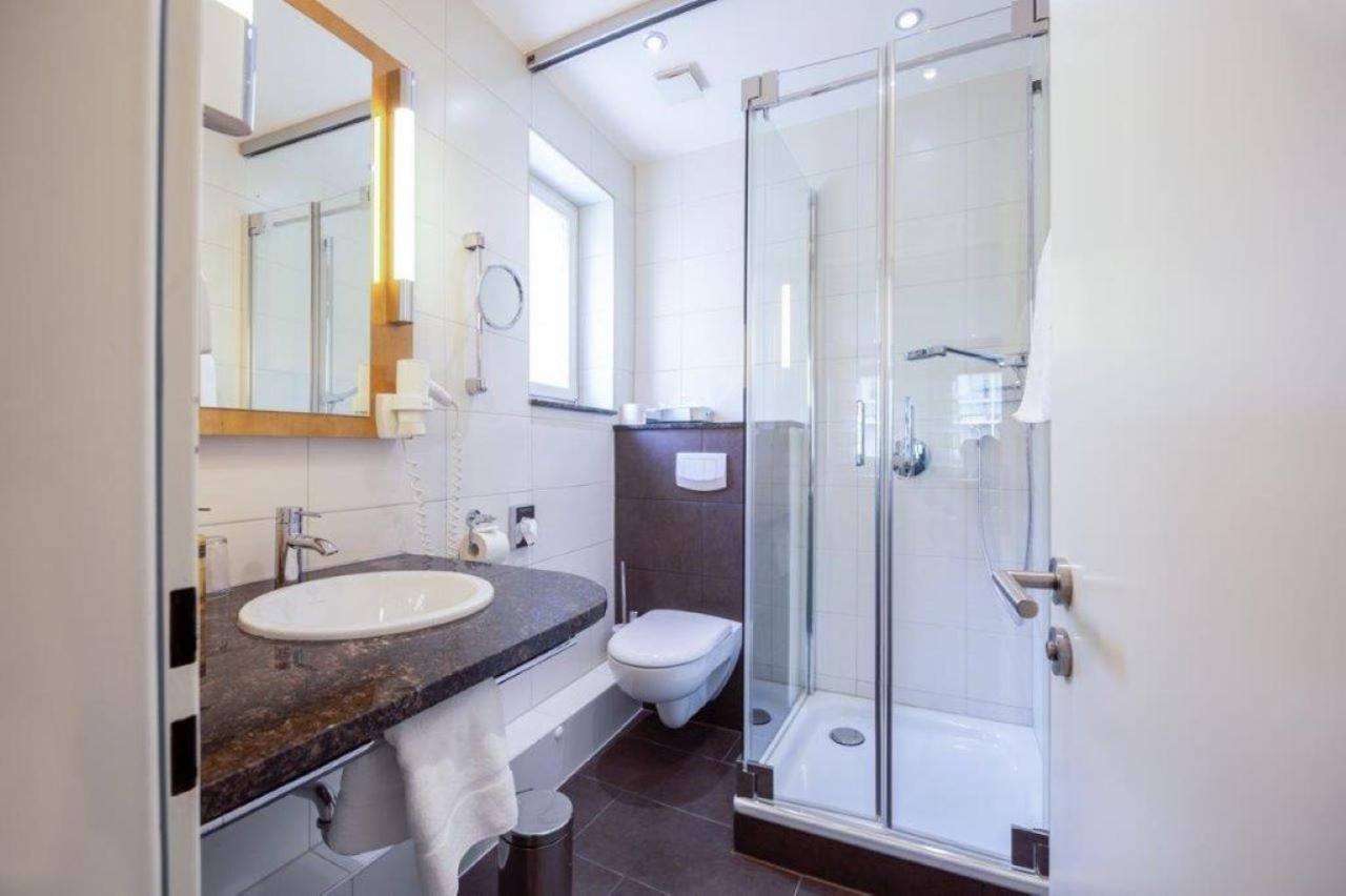 Kronenhotel Штутгарт Экстерьер фото