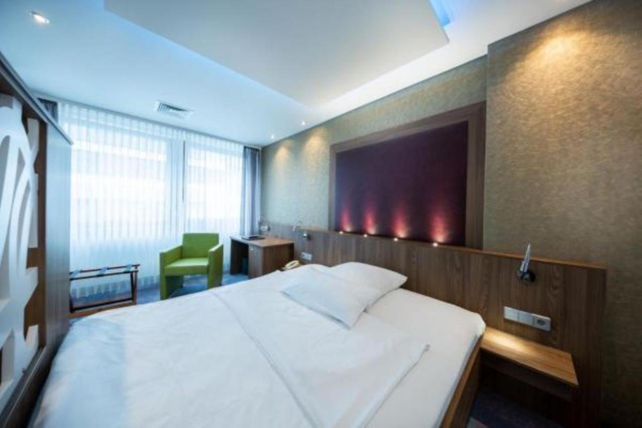 Kronenhotel Штутгарт Экстерьер фото