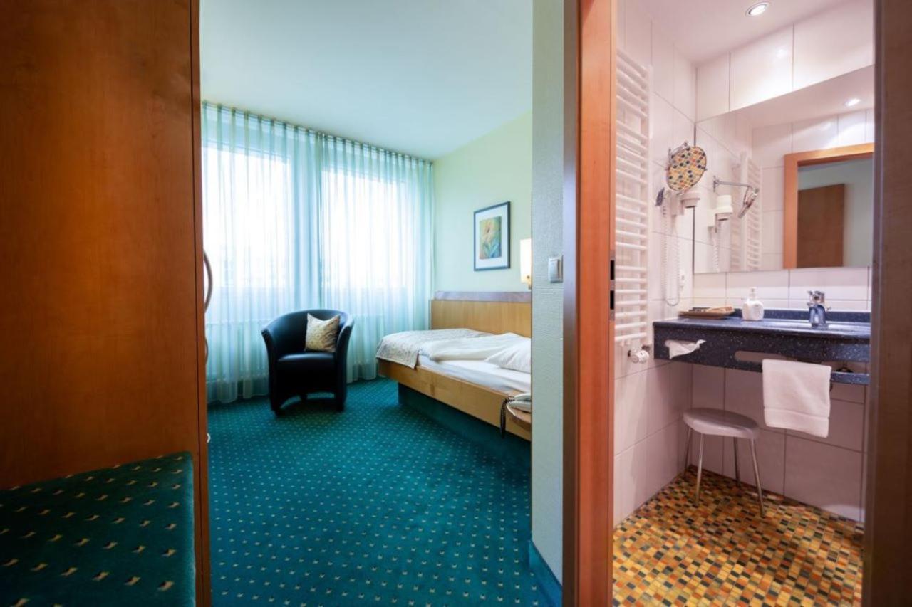 Kronenhotel Штутгарт Экстерьер фото