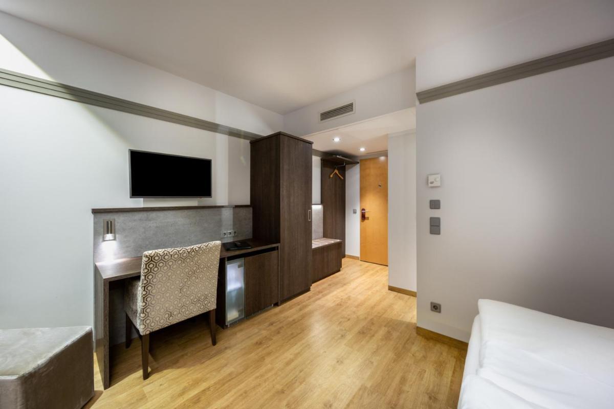 Kronenhotel Штутгарт Экстерьер фото